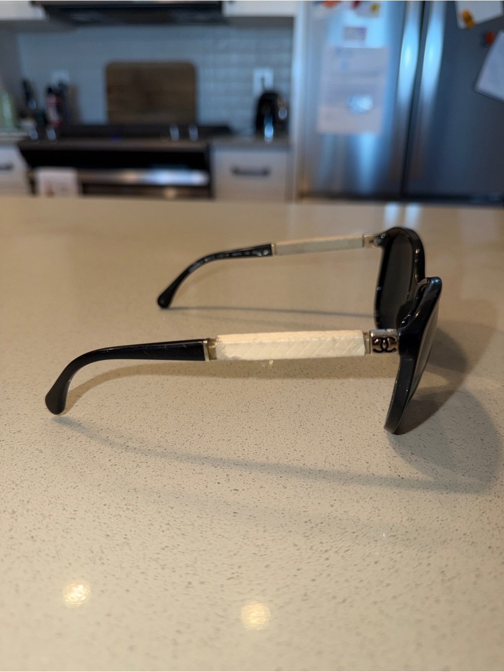 CHANEL Black Frame Sunglasses with Beige Textured Temples - Picture 3 of 11